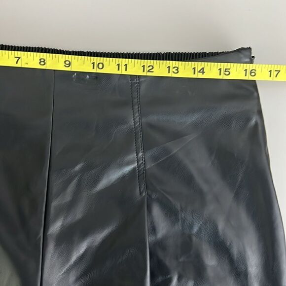 021 New DKNY Womens Faux Leather High Rise Ankle
Pants Size M - Picture 8 of 10